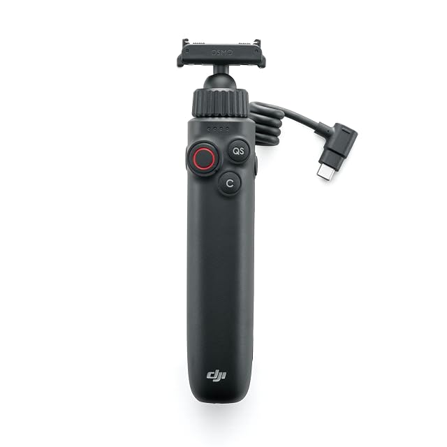 Empuñadura de batería bidireccional DJI Osmo Action con su tapa del puerto de carga