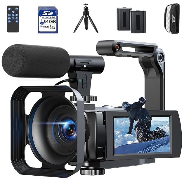 Videocámara negra FIREFOTO AC12C con su estabilizador de mano plegable y su mando