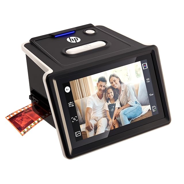 HP FilmScan con su pantalla táctil en vista de galería y sus adaptadores de película al lado