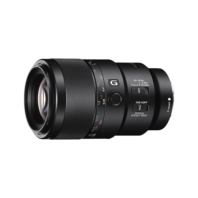 Objetivo Sony FE 90mm F2.8 Macro G negro con su anillo de enfoque deslizante retraído