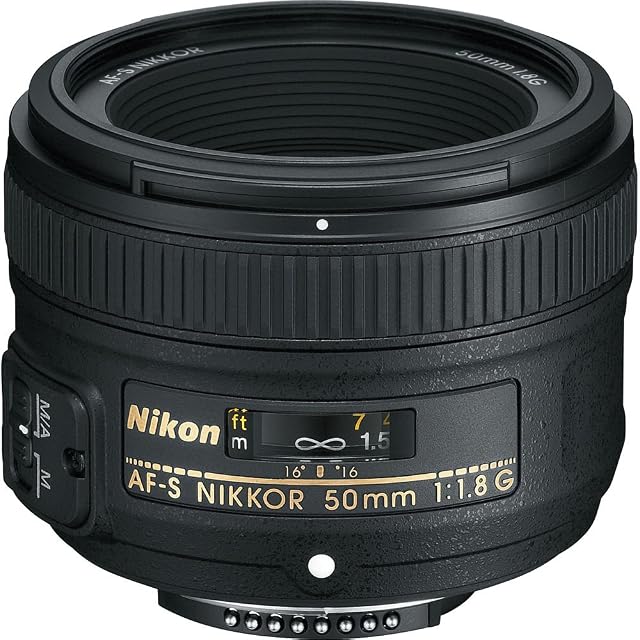 Objetivo fijo Nikon AF-S NIKKOR 50mm f/1.8G negro con su anillo rotulado en dorado y montura F