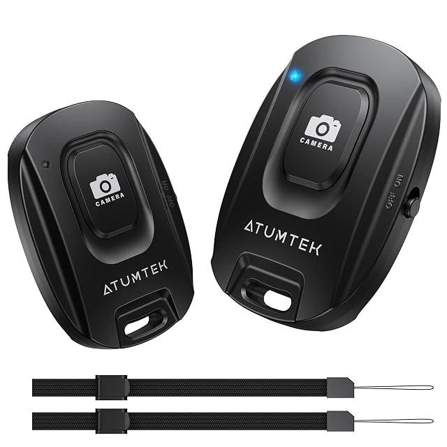Pareja de disparadores Bluetooth ATUMTEK con una correa de muñeca enganchada