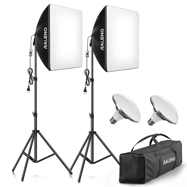 Pareja de softboxes RaLeno PS30 sobre pies con sus lámparas LED colocadas
