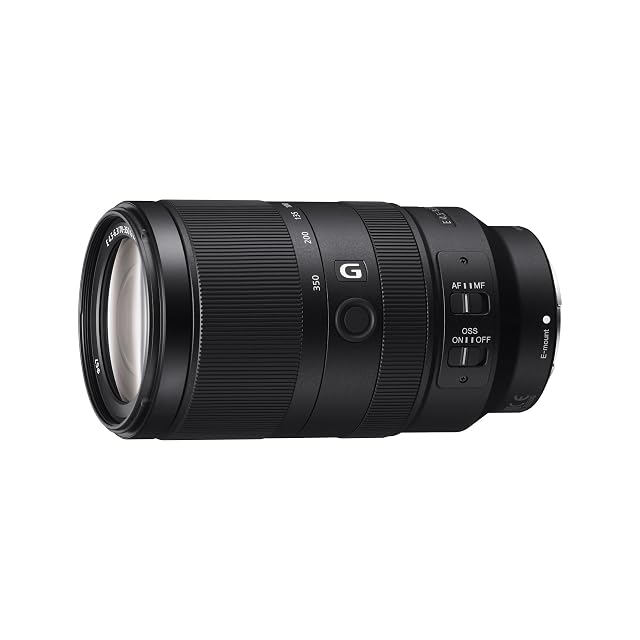 Superteleobjetivo zoom Sony SEL70350G negro con su botón de bloqueo de enfoque y su selector de modo