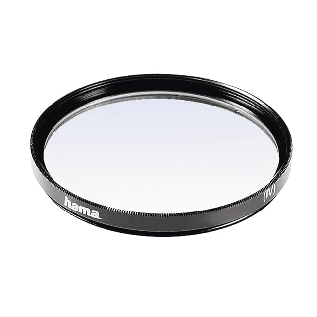 Filtro UV Hama de 49 mm en su aro metálico negro junto a su caja de plástico
