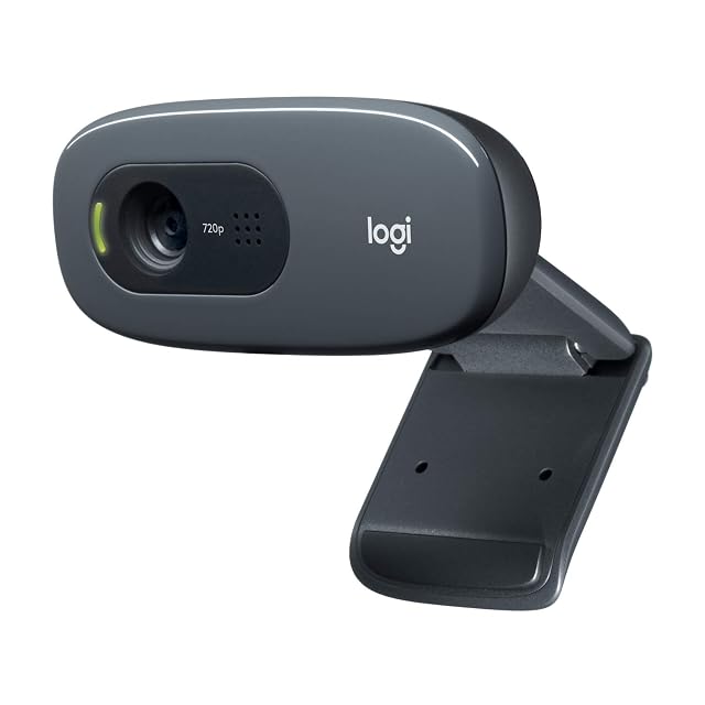 Pequeña webcam Logitech C270 negra sujeta a la parte superior de un monitor