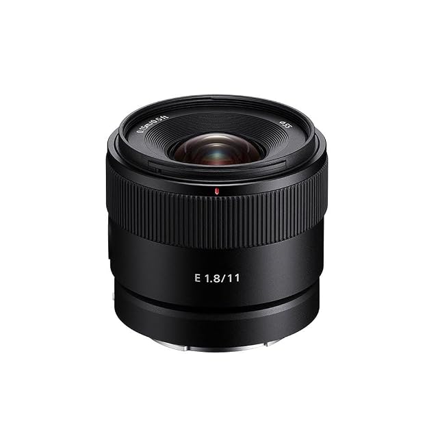 Objetivo fijo ultra gran angular Sony SEL11F18 negro con su parasol de bayoneta montado